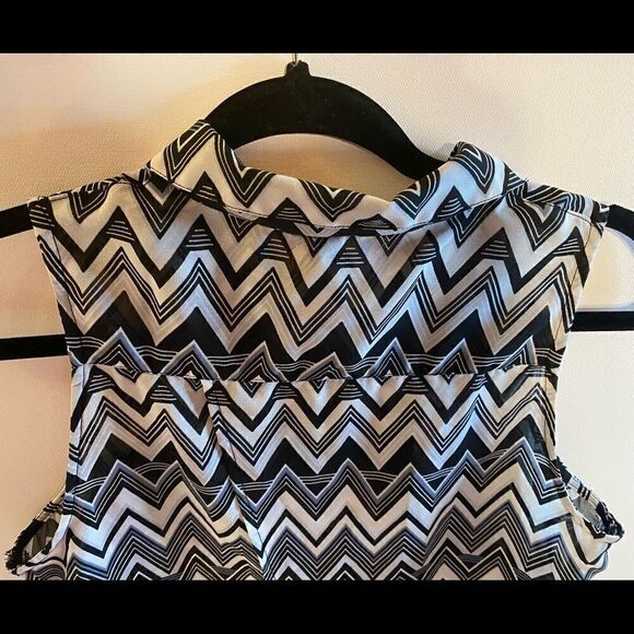 Womenâs No Boundaries Top SleevelessâButtonâDownâM - Picture 4 of 11